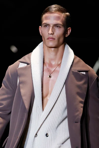 Look 75